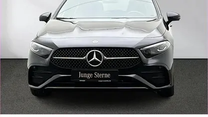 Gebraucht Mercedes A200 AMG 163 PS (119 kW) 2025 Schwarz Limousine