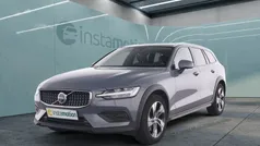 Grau Gebraucht 2023 Volvo V60 CC Kombi | 39.640 € (Fairer Preis)