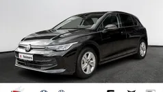 Schwarz Gebraucht 2024 VW Golf VIII Life Limousine | 25.990 € (Fairer Preis)