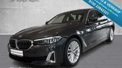 Grau Gebraucht 2022 BMW 530 Luxury Line Kombi | 36.970 € (Fairer Preis)