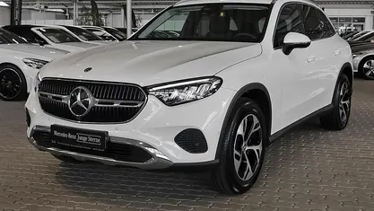 Gebraucht Mercedes GLC220 Avantgarde 197 PS (144 kW) 2023 Unilack polarweiß SUV