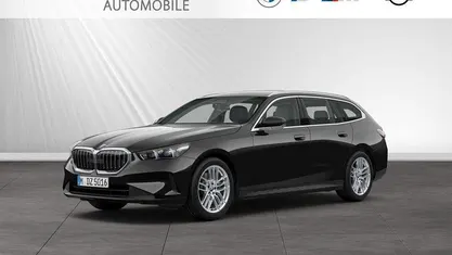 Gebraucht BMW 540 303 PS (222 kW) 2025 Saphirschwarz metallic Kombi