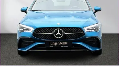 Gebraucht Mercedes CLA200 AMG 163 PS (119 kW) 2025 Blau Coupé