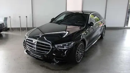 Schwarz metallic Gebraucht 2023 Mercedes S350 AMG Limousine | 104.900 €
