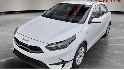Weiß Gebraucht 2024 Kia Ceed Vision Kleinwagen | 22.990 € (Fairer Preis)