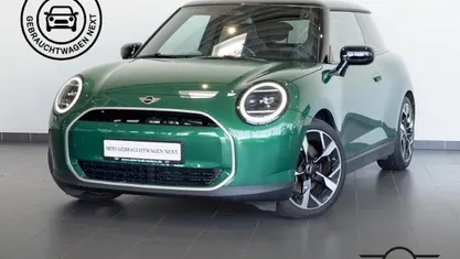 Gebraucht Mini Cooper Favoured 135 kW (184 PS) 2024 Gruen Kleinwagen