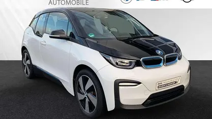 Capparisweiß mit akzent bmw i blau Gebraucht 2022 BMW i3 Kleinwagen | 20.667 € (Fairer Preis)