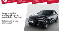 Schwarz (mythosschwarz metallic) Gebraucht 2025 Audi Q6 e-tron S-Line SUV | 72.990 €