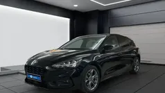 Agate black metallic Gebraucht 2020 Ford Focus ST-Line Limousine | 15.890 € (Fairer Preis)
