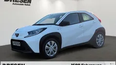 Pure) white ii (weiss Gebraucht 2022 Toyota Aygo X-play Kleinwagen | 13.880 € (Fairer Preis)