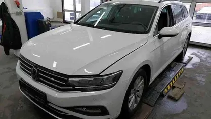 Gebraucht VW Passat Business 150 PS (110 kW) 2023 Kombi