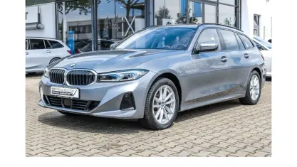 Gebraucht BMW 318 Sport Line 156 PS (114 kW) 2024 Grau Kombi