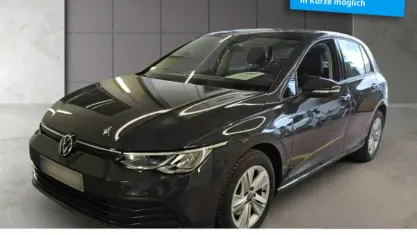 Gebraucht VW Golf VIII Life 131 PS (96 kW) 2023 Grau Limousine
