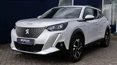 Weiß Gebraucht 2021 Peugeot e-2008 Allure SUV | 15.850 € (Guter Preis)