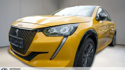 Gebraucht Peugeot e-208 Allure 100 kW (136 PS) 2022 Gelb Kleinwagen