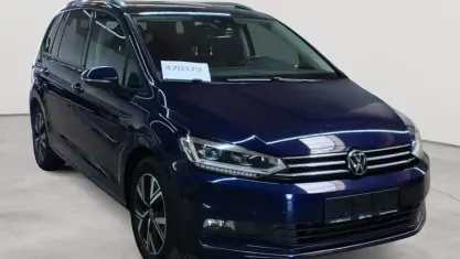 Gebraucht VW Touran Active 150 PS (110 kW) 2023 Atlantic blue metallic Van / Kleinbus