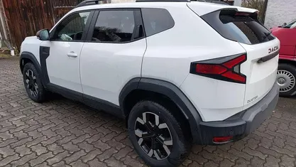 Arktisweiss zedergrün u. a. Neu 2025 Dacia Duster Extreme SUV | 26.799 € (Fairer Preis)