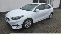 Weiss Gebraucht 2022 Kia Ceed Kleinwagen | 14.888 € (Guter Preis)