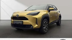 Warm gold metallic Gebraucht 2023 Toyota Yaris Hybrid Connect Style SUV | 23.990 € (Fairer Preis)