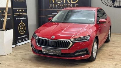 Gebraucht Skoda Octavia G-TEC Ambition 131 PS (96 kW) 2021 Rot Limousine
