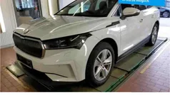 Moonweiß perleffekt Gebraucht 2022 Skoda Enyaq iV Lodge SUV | 30.780 € (Fairer Preis)