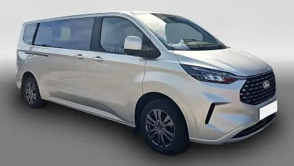 Second-hand Ford Tourneo Titanium 150 CP (110 kW) 2024 Argintiu Monovolum