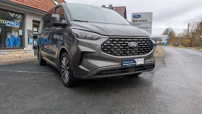 Grau Neu 2025 Ford Tourneo Titanium X Van / Kleinbus | 61.980 € (Fairer Preis)