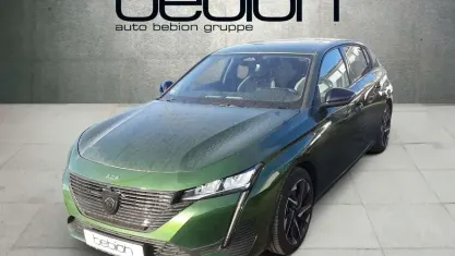 Gebraucht Peugeot 308 Allure 131 PS (96 kW) 2023 Metfa vert olivine Limousine