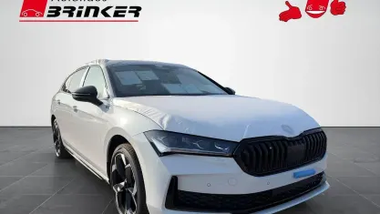 Neu Skoda Superb SportLine 150 PS (110 kW) 2026 Kristallweiß uni Kombi