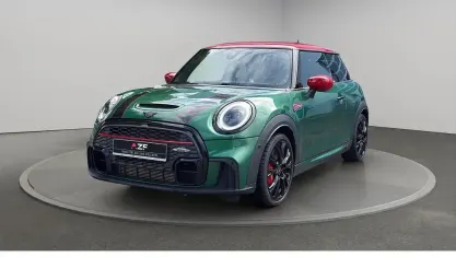 Gebraucht Mini John Cooper Works 231 PS (169 kW) 2021 Britishracing green Kleinwagen