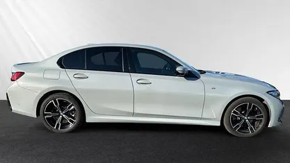 Gebraucht BMW 330e M Sport 292 PS (214 kW) 2025 Limousine