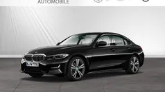 Black sapphire metallic Gebraucht 2022 BMW 330e Performance Limousine | 32.690 € (Guter Preis)
