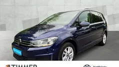Blau Gebraucht 2024 VW Touran Comfortline Van / Kleinbus | 34.790 € (Fairer Preis)