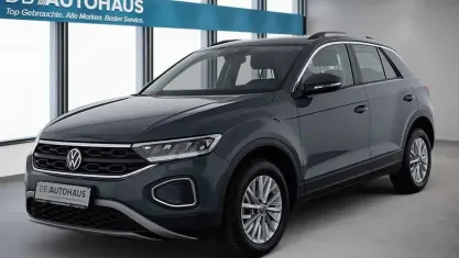 Second-hand VW T-Roc Life 110 CP (80 kW) 2024 Albastru SUV