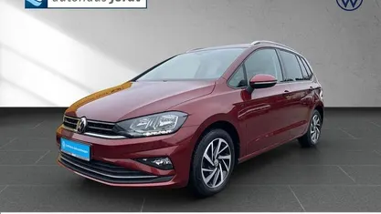 Cranberry red (metallic) Gebraucht 2018 VW Golf VII Join Limousine | 13.730 € (Fairer Preis)