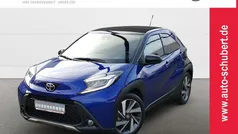 Juniper blue metallic/ night sky black Gebraucht 2022 Toyota Aygo X-plore Kleinwagen | 16.990 € (Fairer Preis)