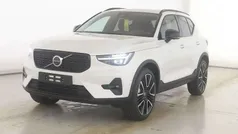Crystal white pearl (metallic) Gebraucht 2024 Volvo XC40 Business Edition SUV | 39.790 € (Fairer Preis)