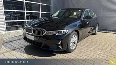 Saphirschwarz metallic Gebraucht 2021 BMW 320 Luxury Line Limousine | 29.390 € (Fairer Preis)