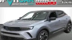 Quarz grau / schwarz Gebraucht 2024 Opel Mokka-e SUV | 23.990 € (Fairer Preis)