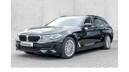 Gebraucht BMW 530e Sport Line 291 PS (214 kW) 2024 Schwarz Kombi