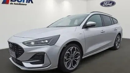 Gebraucht Ford Focus ST-Line X 155 PS (114 kW) 2022 Moodust silver met. Limousine