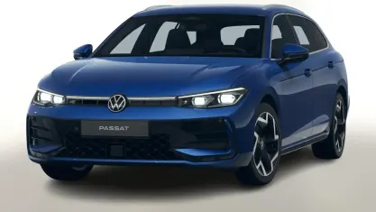 Neu VW Passat R-line 193 PS (141 kW) 2026 Reef blue metallic Kombi