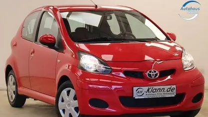 Second-hand Toyota Aygo 68 CP (50 kW) 2009 Roșu Hatchback