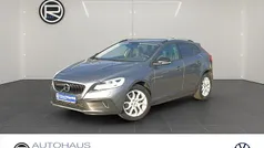 Grau Gebraucht 2017 Volvo V40 CC Plus Kombi | 15.980 € (Fairer Preis)