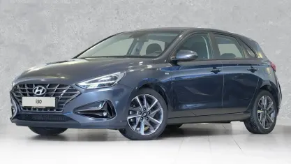Gebraucht Hyundai i30 Trend 120 PS (88 kW) 2022 Dark knight / mic Limousine
