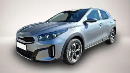 Neu Kia XCeed 150 PS (110 kW) 2026 Silber SUV
