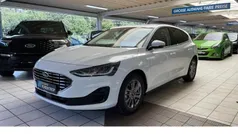 Weiß Neu 2024 Ford Focus Titanium Limousine | 22.477 € (Guter Preis)