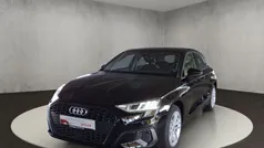 Brillantschwarz Gebraucht 2023 Audi A3 Sportback Limousine | 25.950 € (Guter Preis)