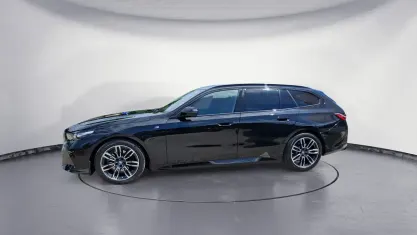 Gebraucht BMW 520 M Sport 197 PS (144 kW) 2024 Schwarz Kombi