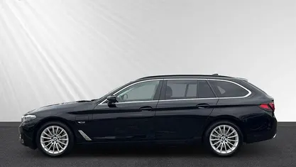 Gebraucht BMW 530e Sport Line 292 PS (214 kW) 2022 Schwarz ii Kombi